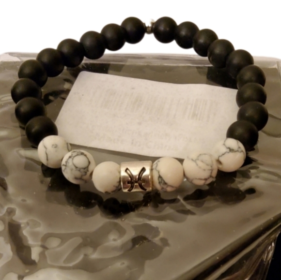 Pieces Zodiac Beaded Bracelet - Picture 3 of 11